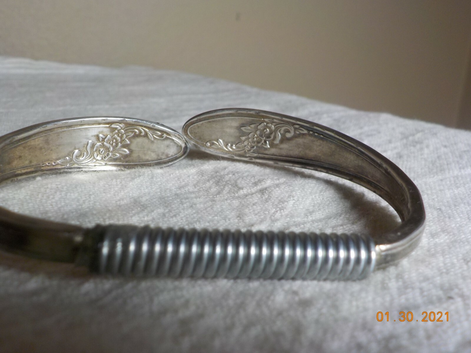 ONEIDA SILVERPLATE COMMUNITY SPRING HINGE BANGLE … - image 6