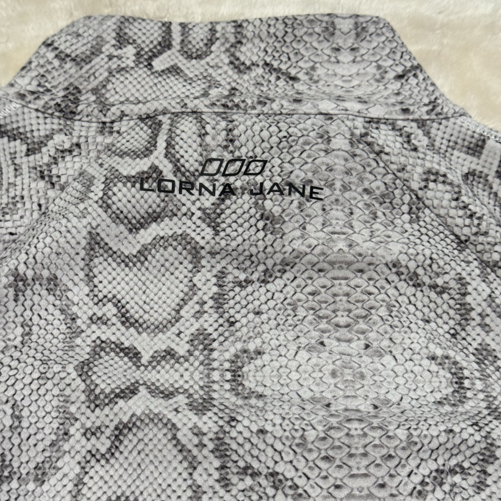 Lorna Jane White Gray Snake Python Workout Set Le… - image 7
