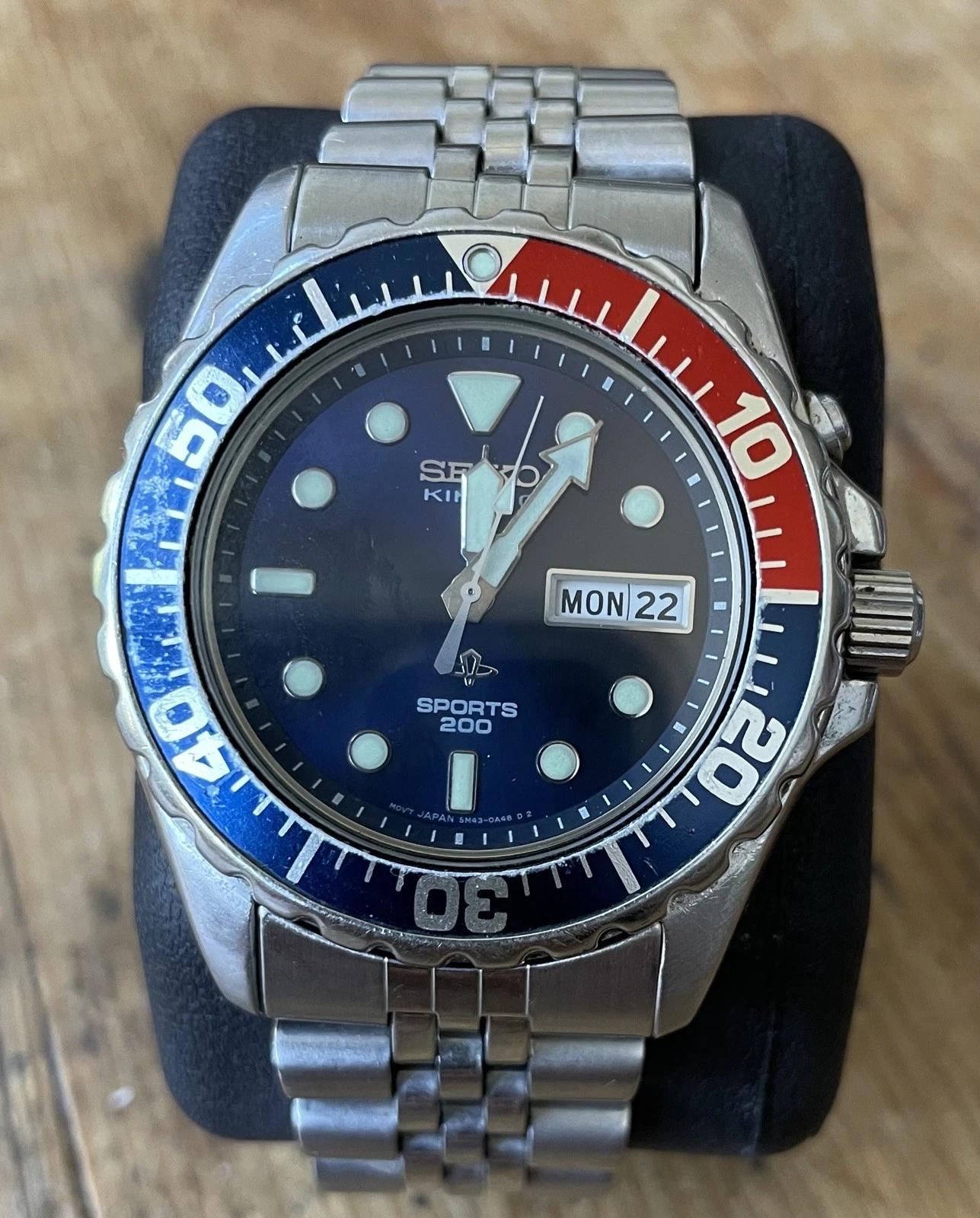 Seiko Men's Kinetic Sports 200 Pepsi Red Blue Diver 5M43-0A49