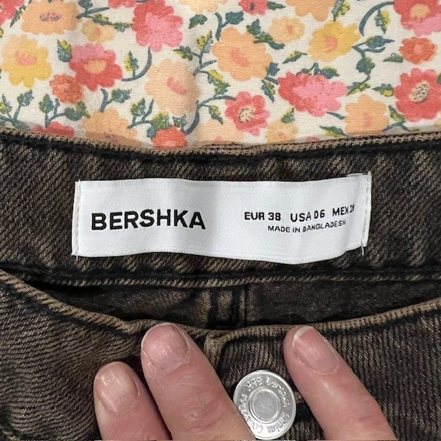 BERSHKA 女式褪色水洗黑色 90 年代宽腿破旧 Y2K 妈妈牛仔裤 6 码 — 第 4/4 张图片