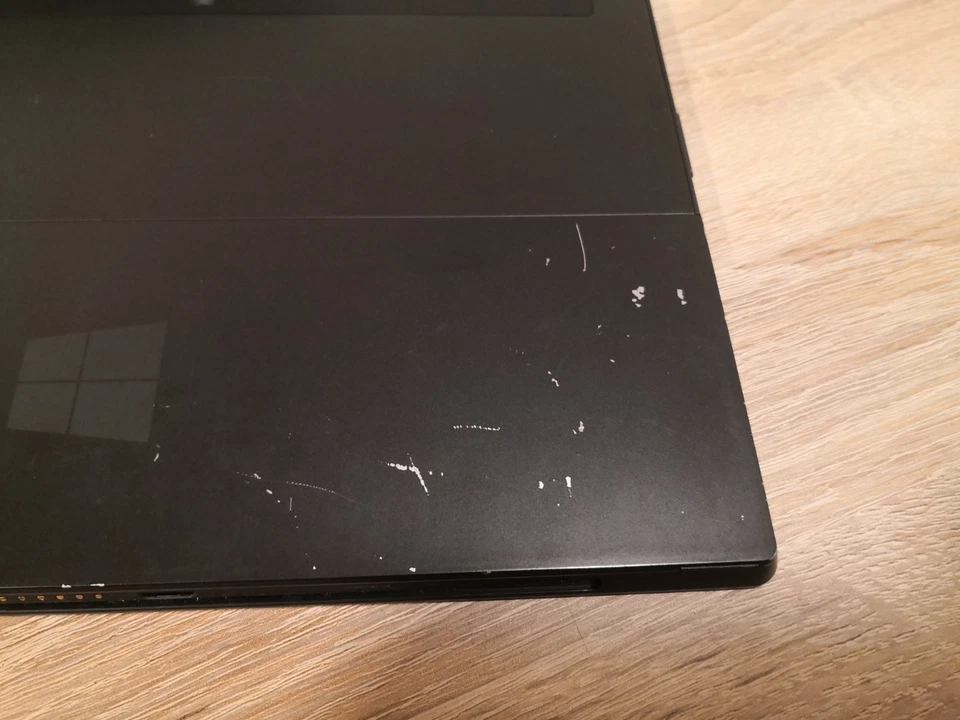 Microsoft Surface RT 1516 Laptop 32GB, Wi-Fi, 10.6" Display. Boxed. Working. - Image 4 of 4