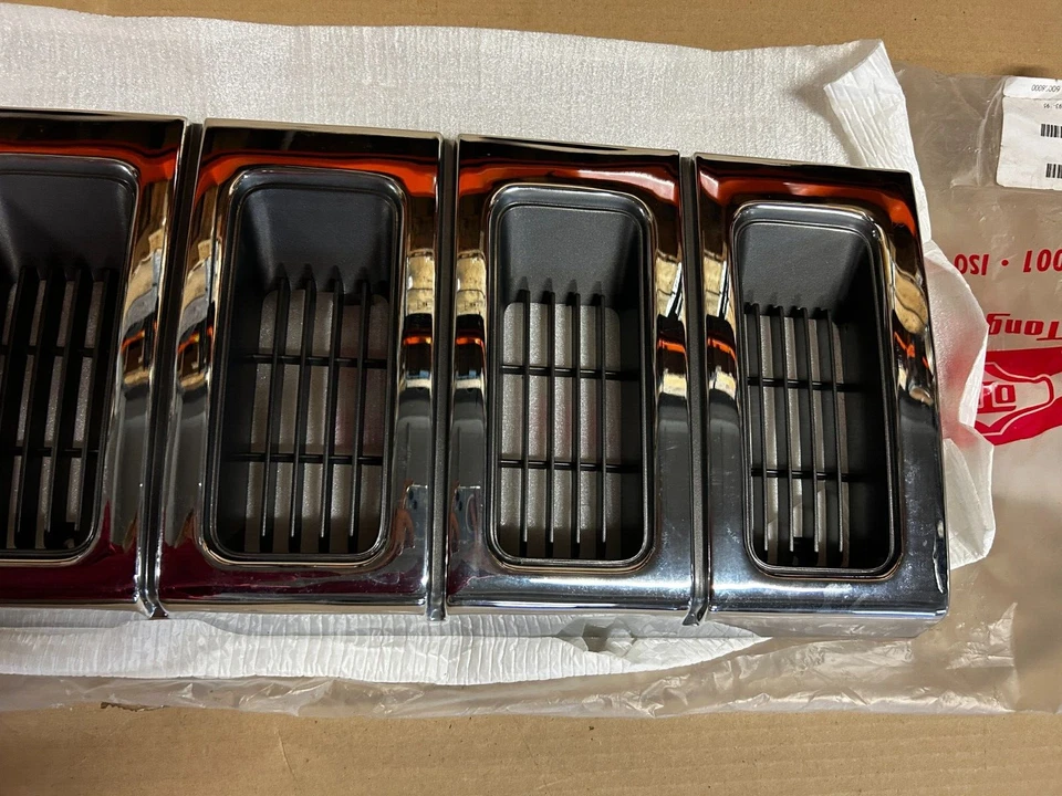 Jeep Grand Cherokee 1993-1995 parrilla delantera AM07010GA Foto 2 de 4