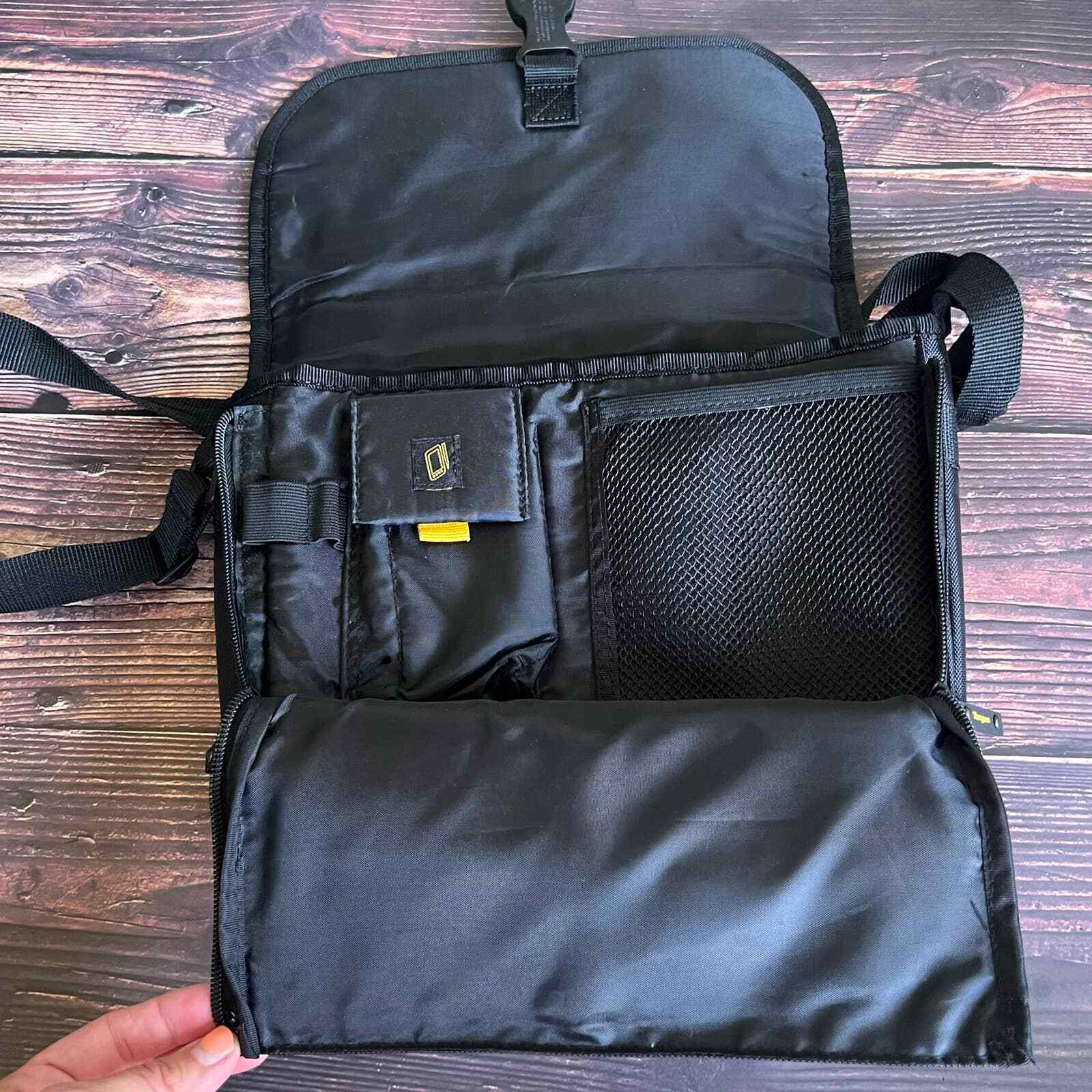 Messenger Shoulder Bag for Tablet iPad- Mini - Targus CityGear - TSM148-50