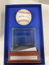 Toronto Blue Jays 2013 - Rajai Davis signed Baseball w/ Case, STH gift