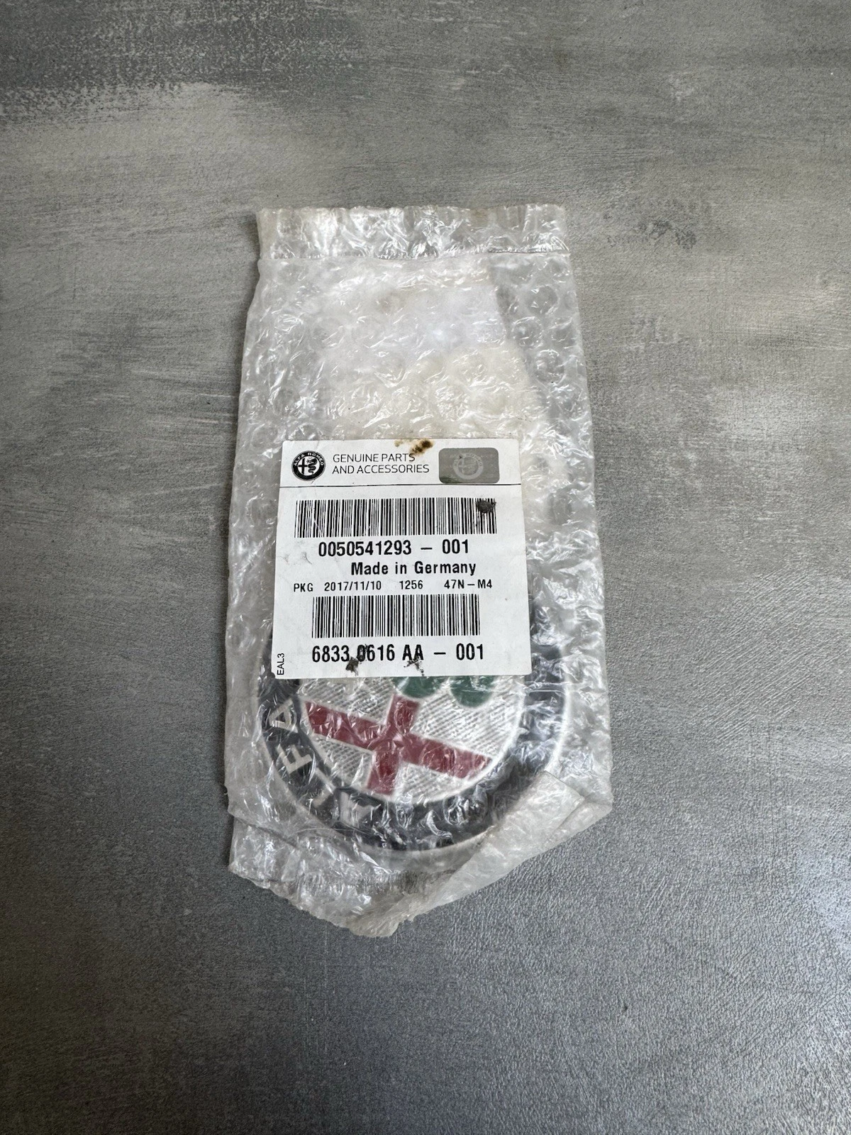 Genuine Alfa Romeo Logo Emblem Badge 0050541293-001 Brand New