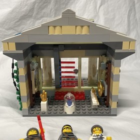 LEGO City 60008 Museum Break-In As Is with Extra Minifigures + Jester cas437
