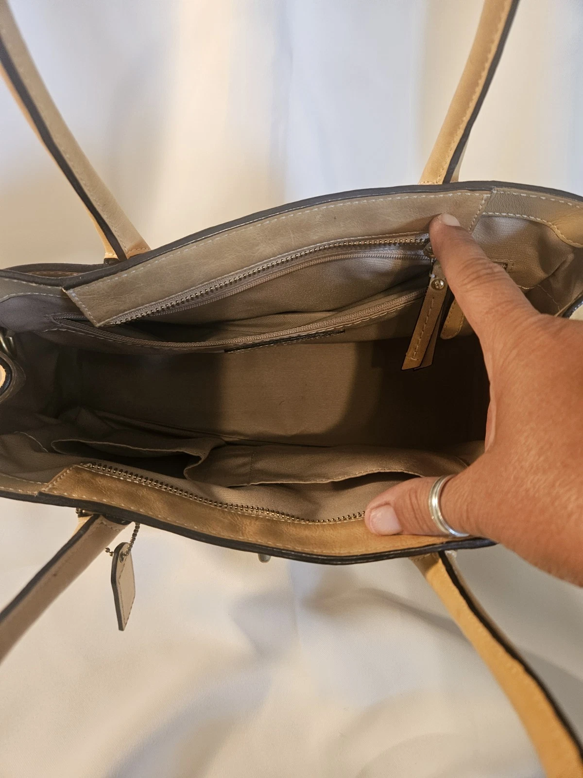 Borsa a mano Coach M0773 11554 Madeline vintage beige gialla