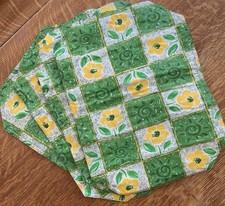 EUC Vintage Vinyl Placemats Flower Retro 1970s Set of 4 Yellow Green Dbl Sided