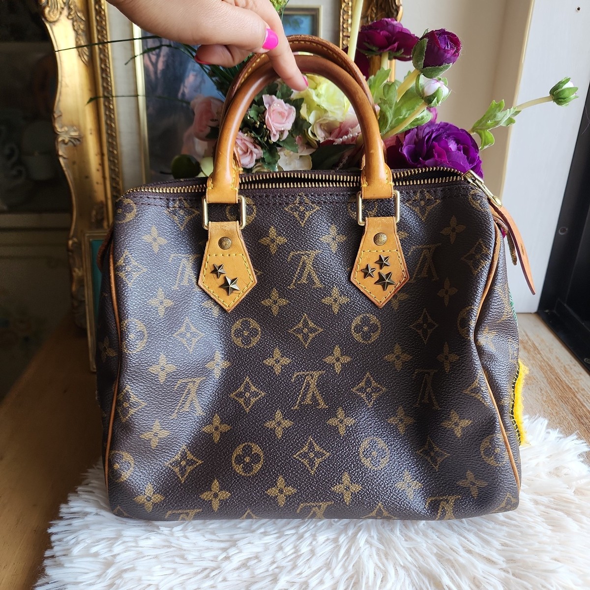 Louis Vuitton Brown Monogram \'Air\' Patch with White Accents Louis Vuitton Brown Monogram speedy 30 Satchel with Pink  main image 3