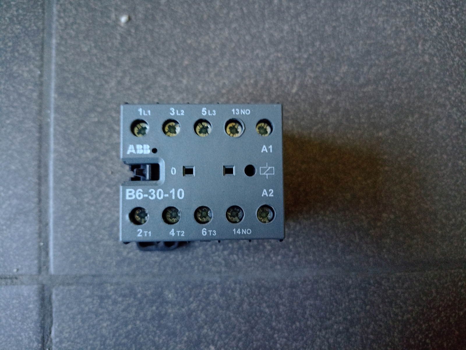 ABB Contactors B6-130-10 3P