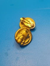 GENUINE "DISNEY" SIGNED GOLD "WINNIE THE POOH" PONDERING CLIP ON EARRINGS D411
