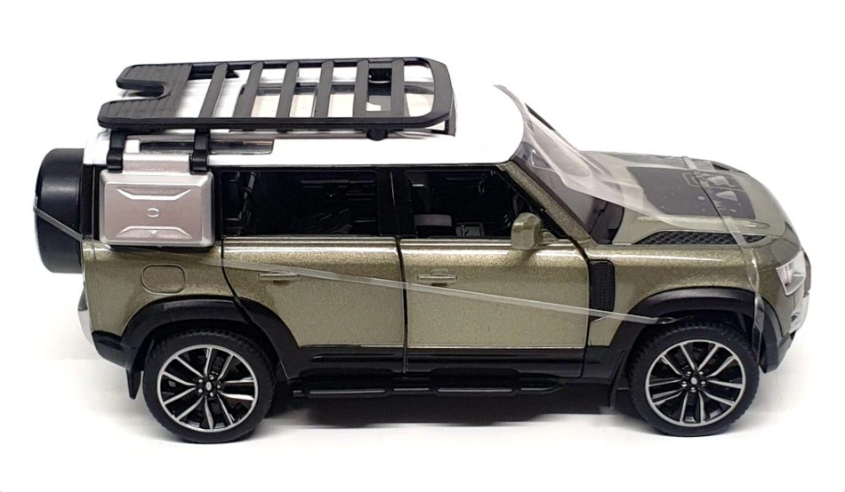 QY Toys 1/32 Scale Q3002A - Land Rover Defender 110 - Met Green - Image 3 of 4