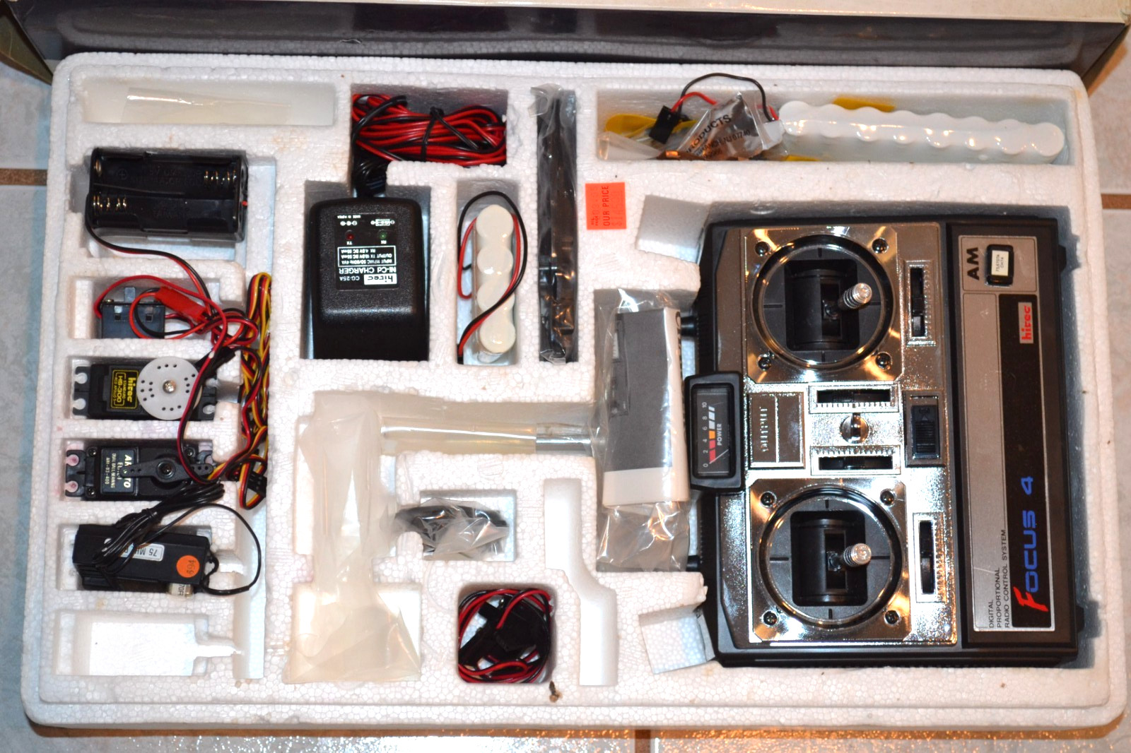 Hitec Digital Proportional Radio Control System Focus 4 AM NEW!