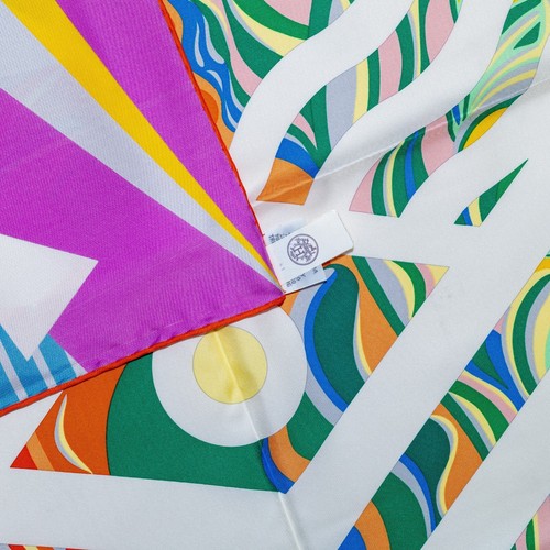 Auth. Hermes Silk Scarf Le Reve de Julia – Cyclamen Vert - New / Store Tag - Picture 12 of 12