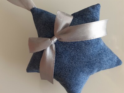 Weihnachtsdeko Stern hellblau mit Schleife silber Deko zum Aufhängen