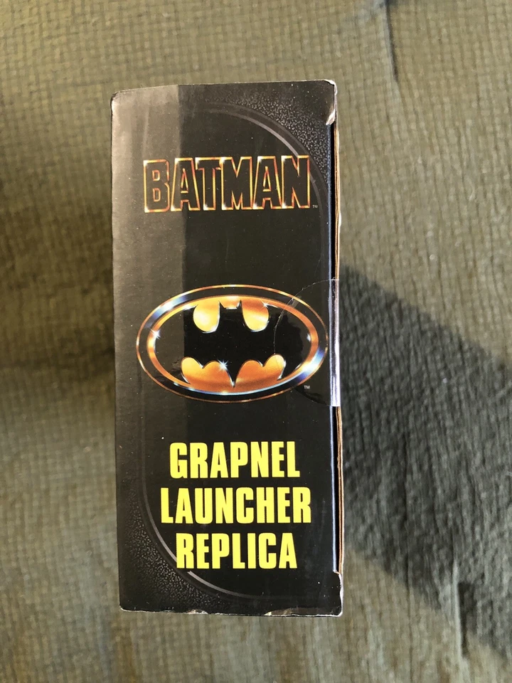 NECA DC Batman Grapnel Launcher réplica 1989 versión película nuevo sellado de fábrica Foto 4 de 4