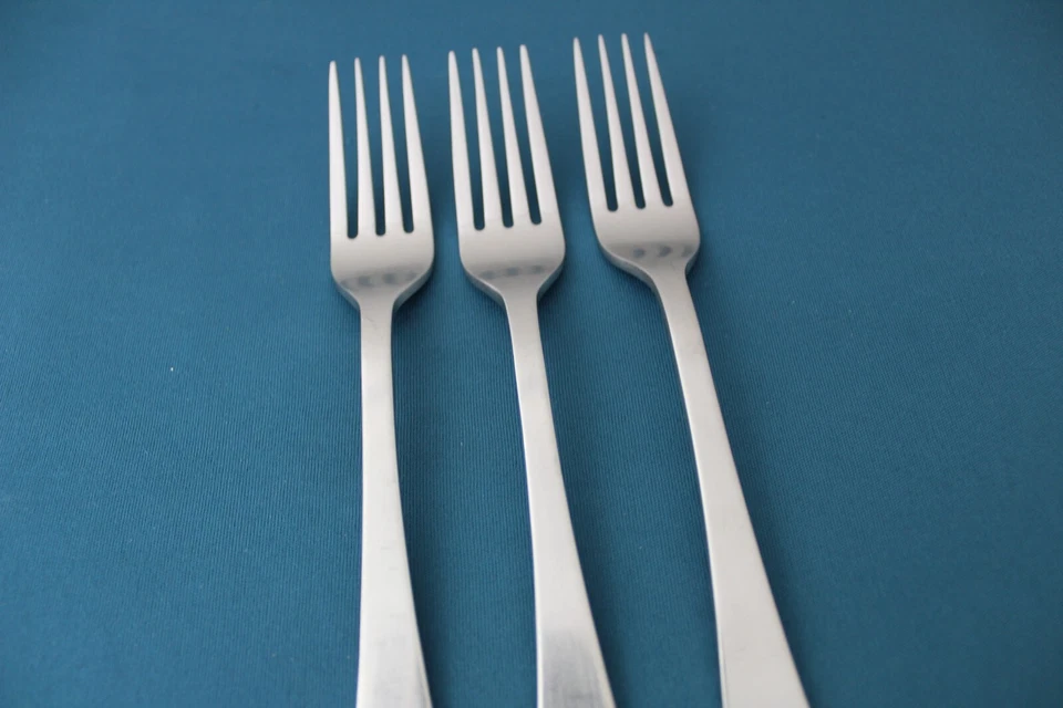 3 Dinner Forks Robert Welch AMMONITE SATIN 18/10 Stainless China 8" - Image 3 of 4