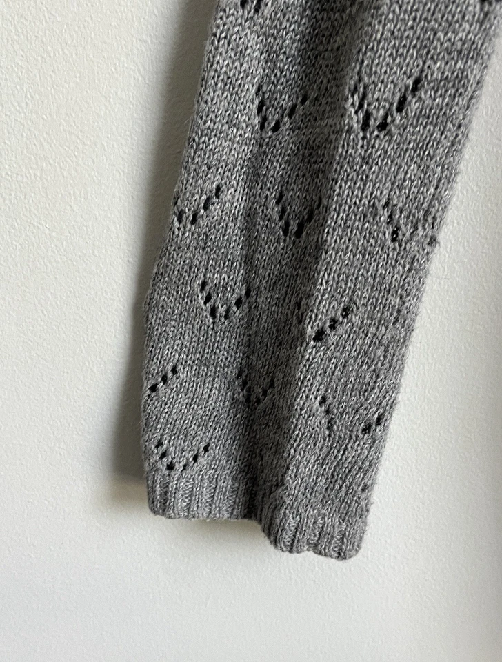 Suéter Cárdigan Mossimo Para Mujer Gris Cuello en V Ojales Crochet Frente Abierto L/S Talla S Foto 3 de 4