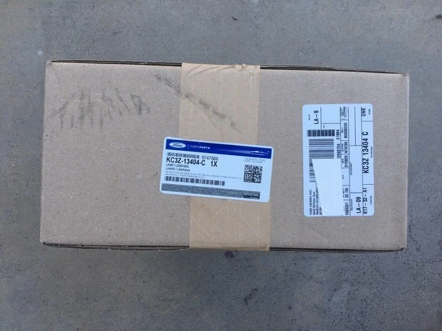 Ensamblaje de luz trasera para Ford (N/P KC3Z-13404-C)