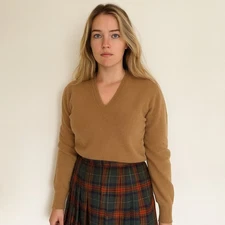 Vintage Lambswool V-Neck Sweater Womens Medium Tan 100% Wool Made in Scotland