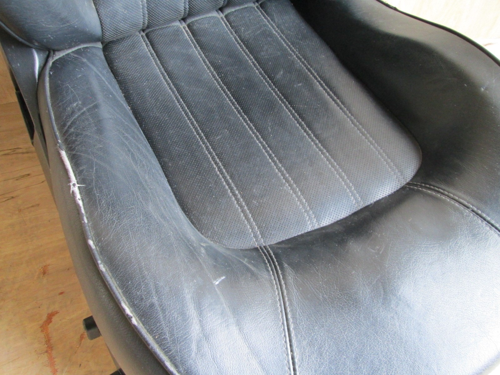 Maserati  Quattroporte -  RH / Passenger Seat  w/ Rails / Guides - Black