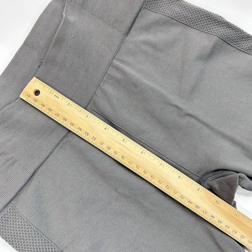 ZYIA Active Size M Performance Hi-Rise Leggings, Seamless, Perforated Gray Capri - Bild 8 von 8