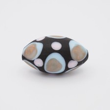 Perla oliva Tribale Ø26 vetro Murano pasta opaca nera azzurro/rosa/avventurina