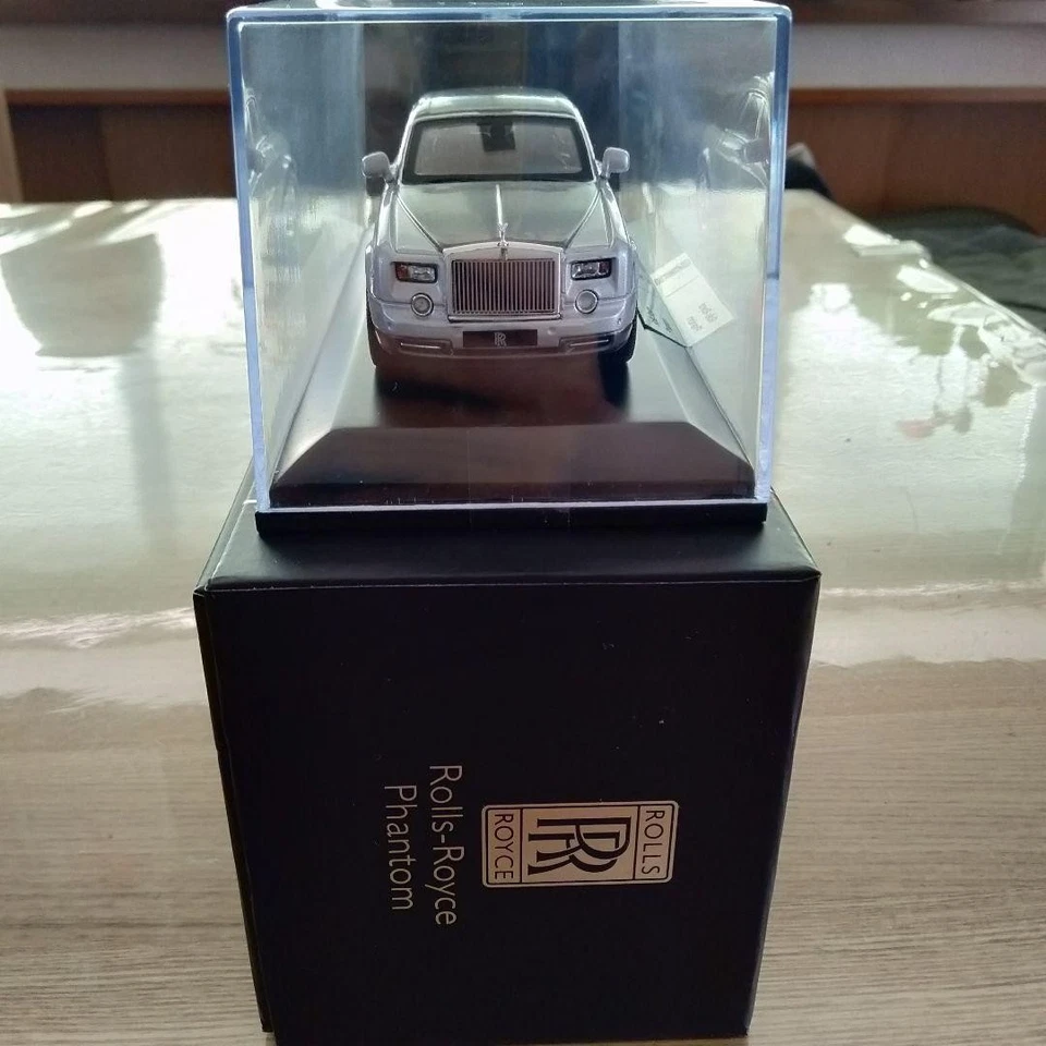 Mini auto bicolore 1/43 ixo Rolls Royce Phantom 2010 grigio argento nuova - Immagine 3 di 4