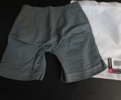 ALPHALETE WOMEN'S AMPLIFY CONTOUR SHORT - SKYSCRAPER - GRAY - XSMALL