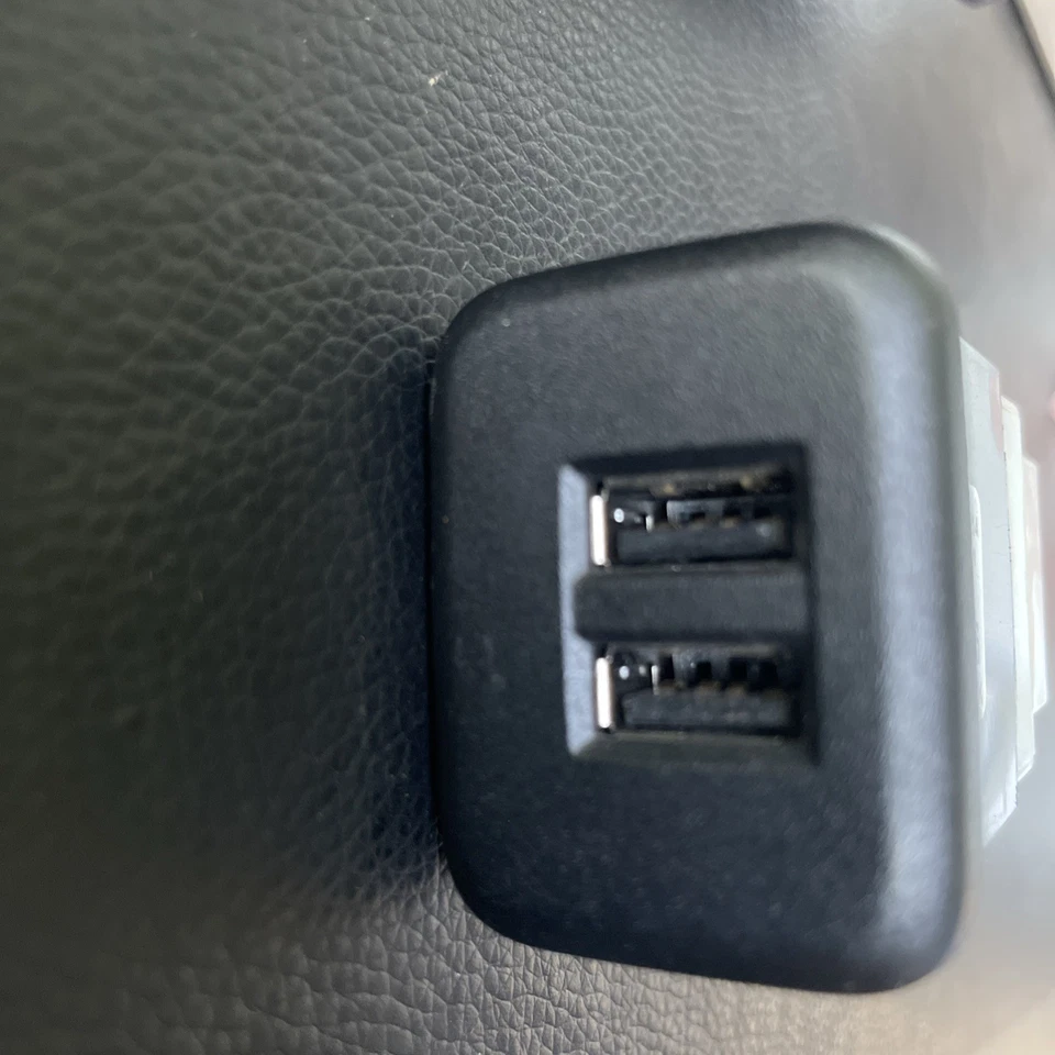 Genuine ACDelco Black USB Receptacle 13583046 - Image 3 of 4