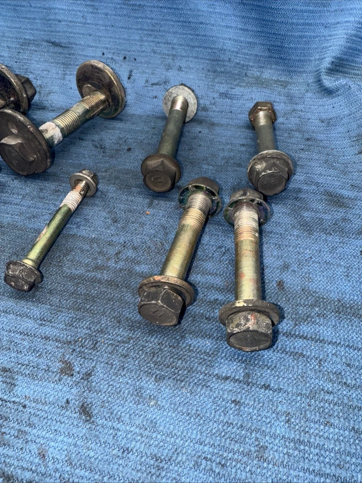 01-05 Juego de pernos de brazo de control trasero Lexus IS300 LH RH OEM pernos de suspensión excéntricos Foto 4 de 4