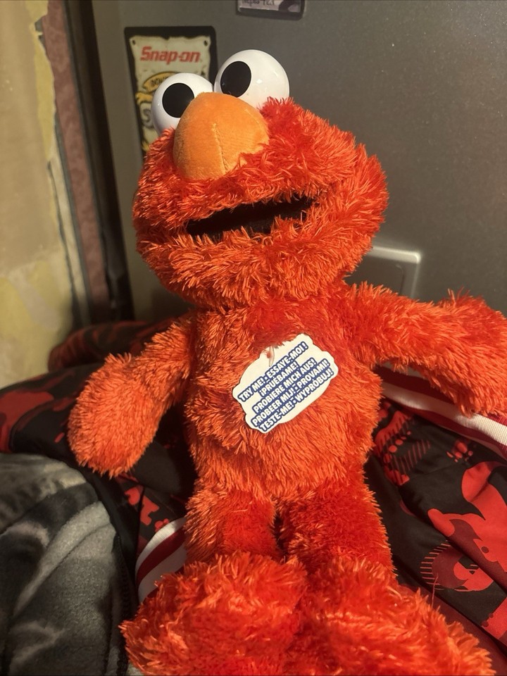Tickle Me Elmo Laugh Giggle Moving Hasbro Talking Toy Sesame Street tickle-me-elmo-laugh-giggle-moving-hasbro-talking-toy-sesame-street