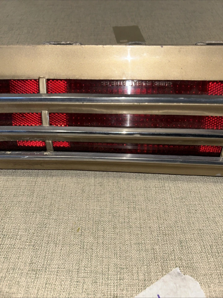 Pontiac Firebird or Trans Am rear light - Image 3 of 4