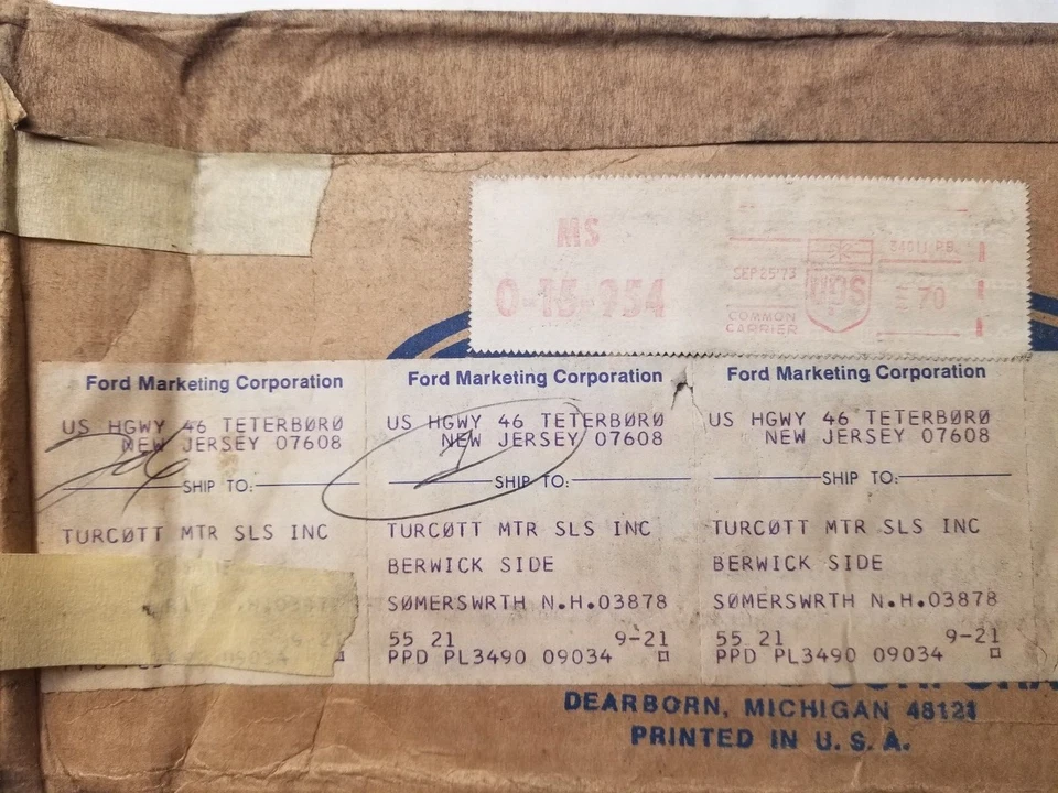 Protetor de Pára-choques OEM Ford D3OZ-17996-C 1973 Gran Torino RH - Imagem 2 de 4