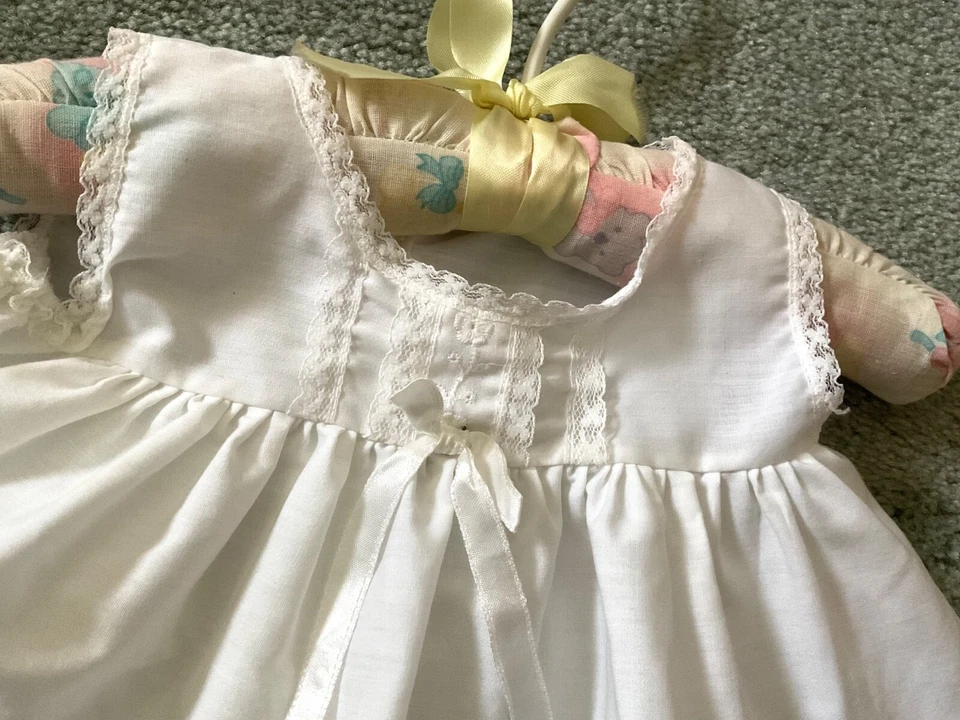 DE COLECCIÓN SU MAJESTAD TALLA 9 MESES NIÑAS PEQUEÑAS BLANCO COMPLETO SIN CORDONES EE. UU. Foto 4 de 4