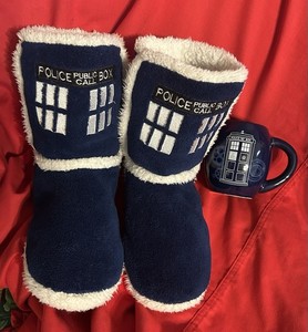 BBC DR Who Doctor Adult Plush Sherpa Slippers Nub Bottom Size 9/10 + Tardis Cup
