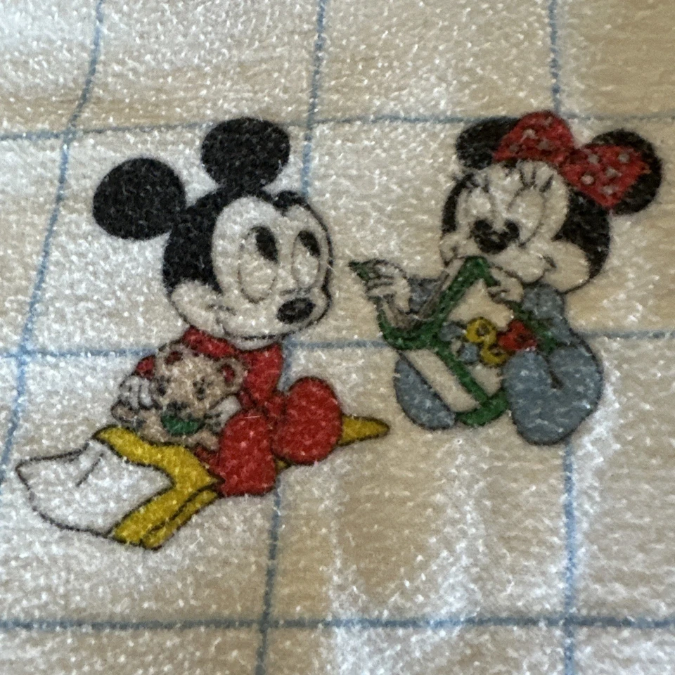 Vtg Dundee Disney Babies Flannel Receiving Blanket Hearts Mickey And Friends 84 - Image 2 of 4