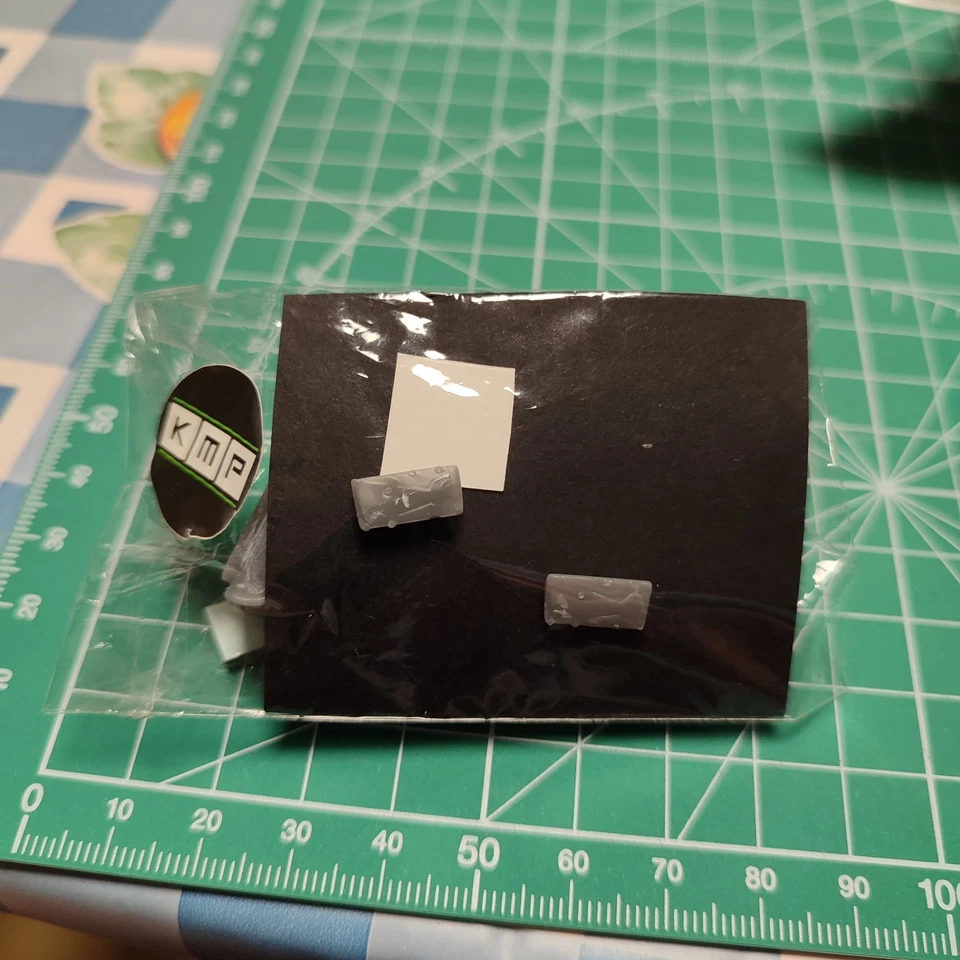 KMP TK24022 - Seats for Lancia 037/s4 Resin 1/24 With Decals sabelt sparco - Immagine 2 di 2