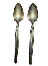 2 VINTAGE WM ROGERS MFG CO SILVERPLATE SERRATED TIP GRAPEFRUIT SPOONS LOT
