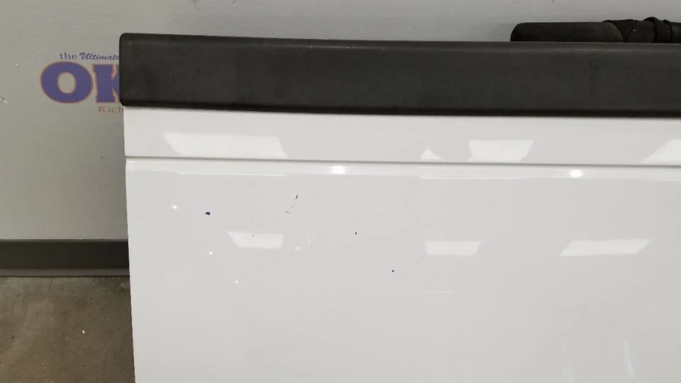 06 HUMMER H2 SUT COMPLETE REAR TAILGATE ASSEMBLY WHITE - Image 3 of 4