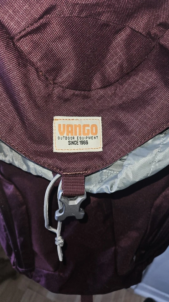 Cubierta de lluvia Vango Trail 20, correas para poste, bolsa para vejiga de agua Foto 2 de 4