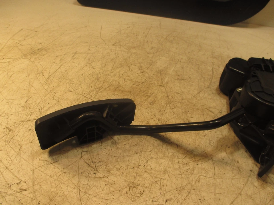 Mitsubishi Galant ES 2011 OEM gasolina combustible pedal de aceleración  Foto 4 de 4