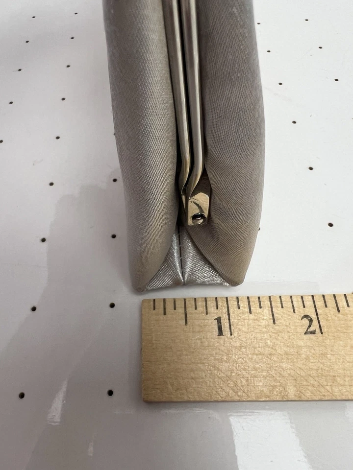 Cartera sin asas vintage satinada plateada con correa de cadena - Bolso formal para boda graduación Foto 3 de 4