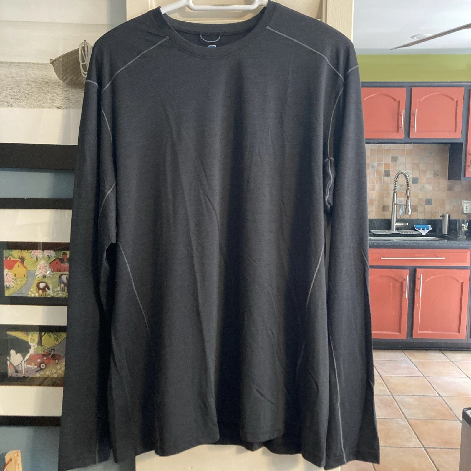 KUHL Men’s Size XL Long Sleeve Polyester and Merino Wool Baselayer Crew Black