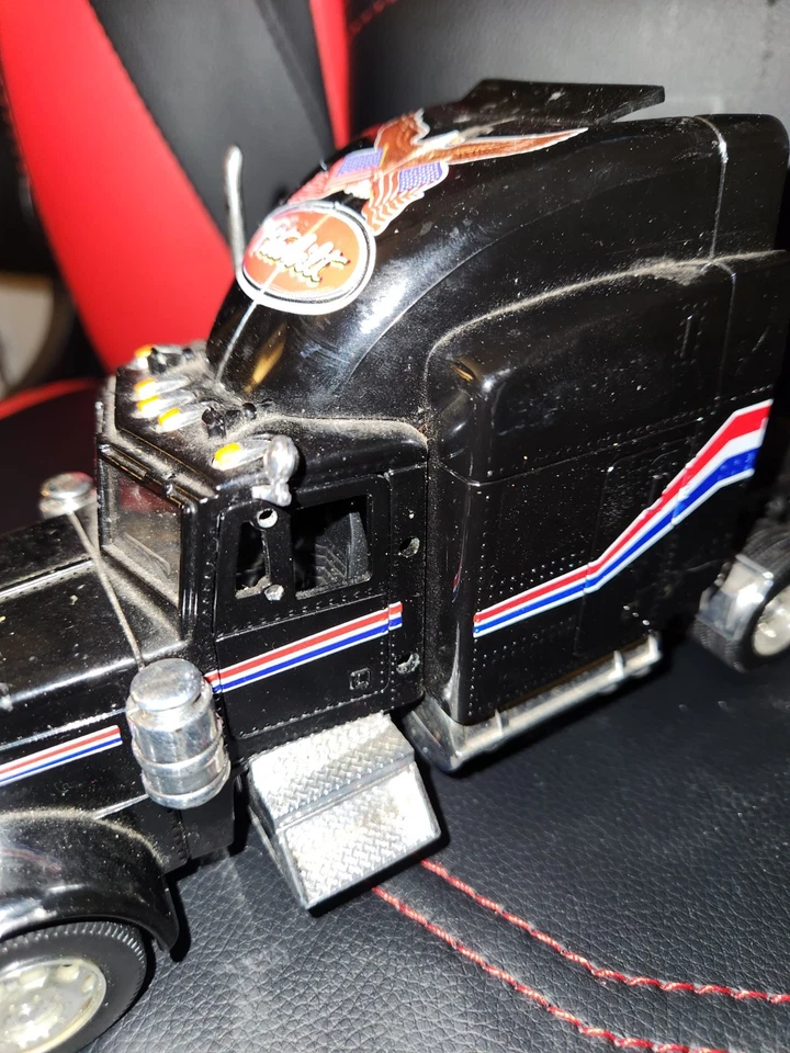 Welly Peterbilt 379 Semi Tractor 1/32 Incomplete  - Image 2 of 4