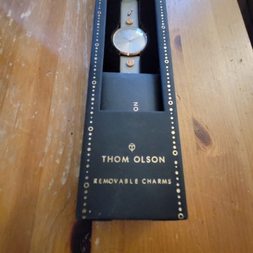 Reloj con correa de cuero gris Thom Olson para mujer dijes extraíbles - Imagen 10 de 12