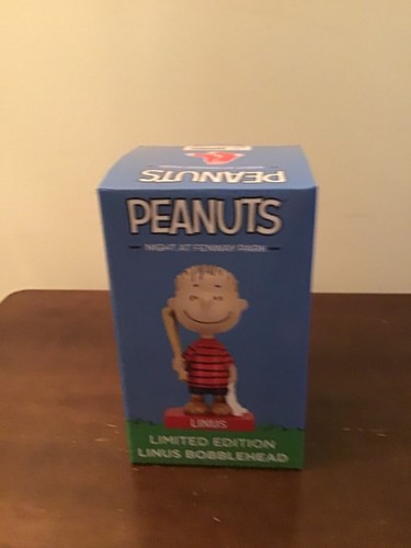 2022 Peanuts Linus bobblehead SGA RED SOX THEME NIGHT FENWAY PROMOTION - Picture 6 of 8