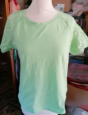 Top mit Spitzen "Laura Torelli " Gr.S  Baumwolle Salat - Bild 1 von 4