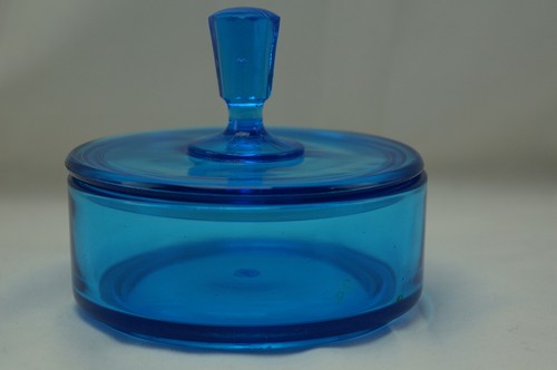New Martinsville Peacock Blue Powder Box 4 3/8" x 3 1/2" - Picture 3 of 12