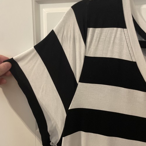 Lularoe Christy Tee Retail $36 - Picture 3 of 6